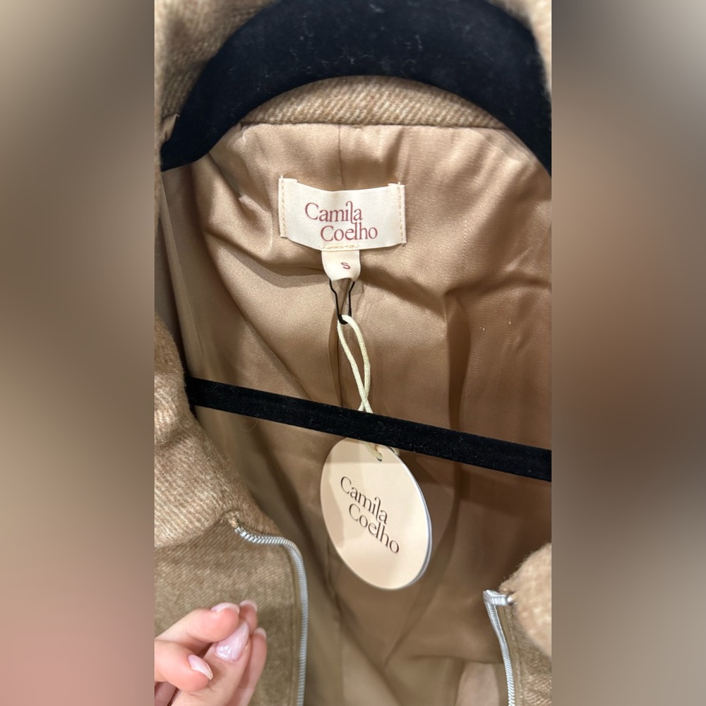 Sidonia Jacket in Camel
Camila Coelho - Picture 3 of 3
